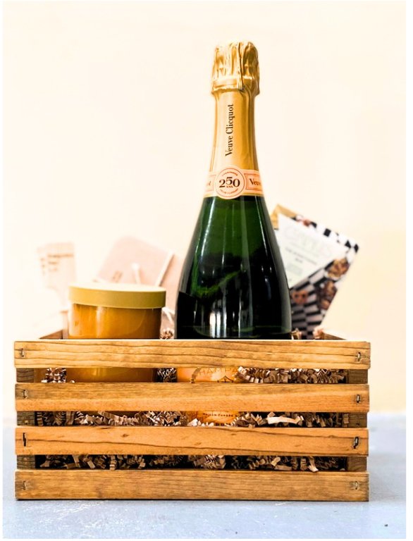 Veuve Clicquot Brut Carte Jaune Salmanazar avec Caisse Bois Veuve Clicquot Brut Carte Jaune Salmanazar avec Caisse Bois